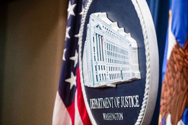Un ex-ambassadeur américain accusé d'avoir espionné pour Cuba pendant plus de 40 ans