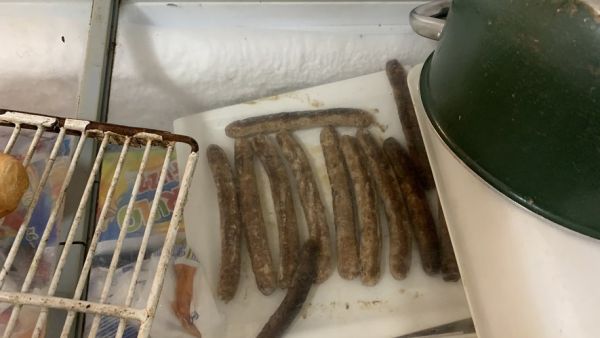 "Un danger pour la santé des consommateurs" : une épicerie et un snack fermés par la préfecture dans le Gard