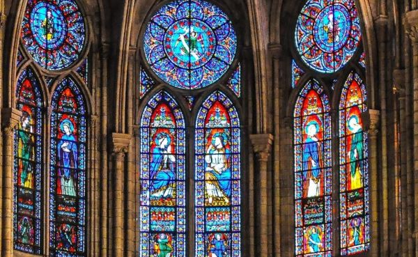 Notre-Dame de Paris : Macron annonce un concours pour réaliser des vitraux contemporains