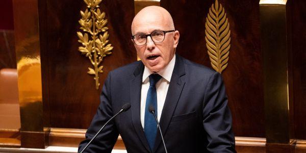 Loi immigration : «seul le texte sorti du Sénat» convient aux LR, insiste Ciotti