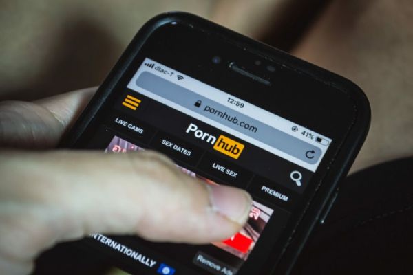 Trois grands sites pornographiques désormais soumis à un contrôle renforcé de l'UE
