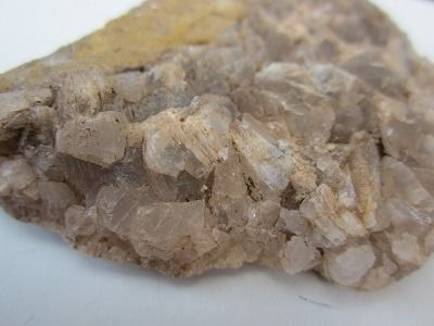 Calcite : caractéristiques et propriétés de ce minéral