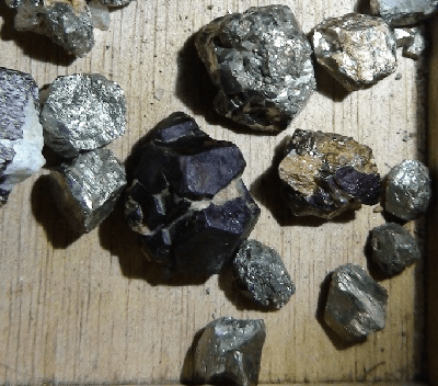 Tableau d'identification des roches