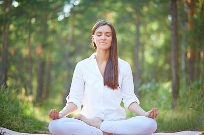 Méditation du soir : moins de stress pour son sommeil