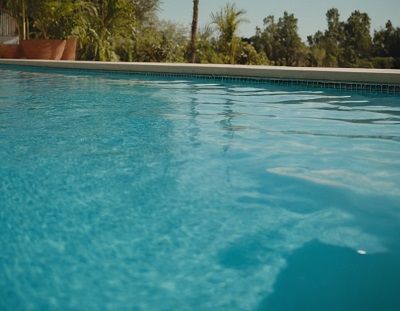 Comment savoir si on a une fuite dans la piscine ?