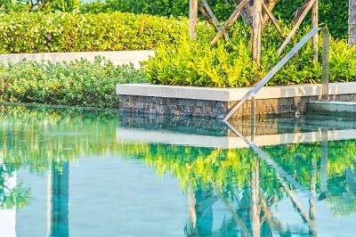 Comment entretenir une piscine de manière écologique ?