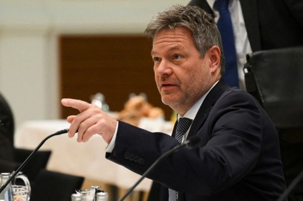 L'Allemand Habeck va promouvoir les garanties sur les investissements en Ukraine à Davos
