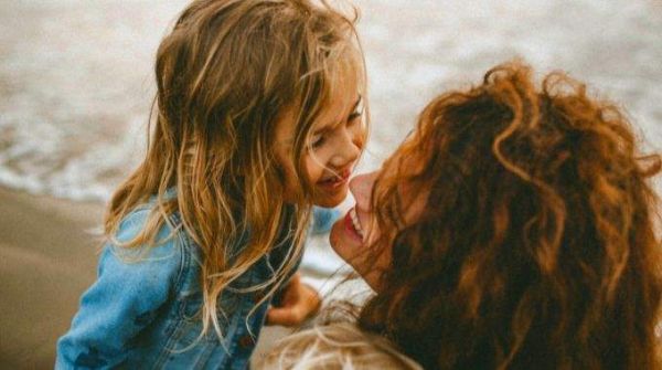 Apprenez à Votre fille à S'aimer et à Ne Jamais Mendier l'Amour à Travers Ces 5 Leçons.