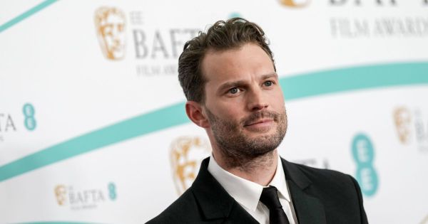 "Le signe du début d'une crise cardiaque" : la raison pour laquelle Jamie Dornan a été hospitalisé d'urgence