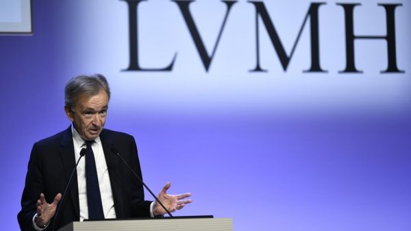 Résultats record en 2023 pour LVMH qui va accueillir deux fils Arnault à son conseil