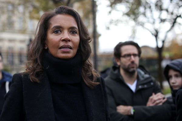Karine Le Marchand : elle sort de sa réserve et tape du poing, "l'heure est grave !”