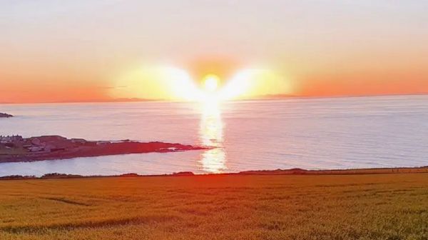 Un amateur de photographie a immortalisé un coucher de soleil qui dessinait la silhouette d'un ange
