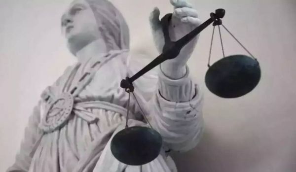 Un fan de "50 nuances de Grey" aux assises des Vosges pour viols