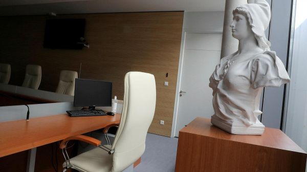 Sadomasochisme, 2182 vidéos, 3 accusations... accusé de viols, un fan de "50 nuances de Grey" devant les assises des Vosges