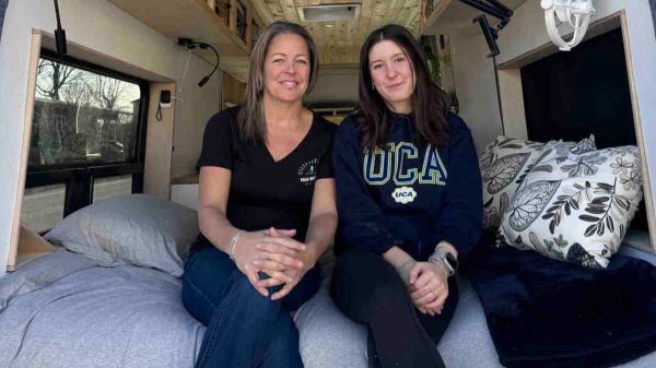 Ce duo mère-fille s'apprête à quitter la vie d'appart pour vivre la «vanlife»