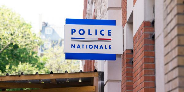 Cinq mineurs, suspectés d’être à l’origine de 29 alertes à la bombe dans des lycées franciliens, interpellés