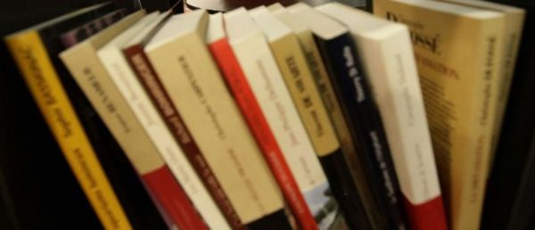 La publicité télévisée pour les livres est désormais autorisée mais les éditeurs sont contre, redoutant qu'elle ne nuise à la diversité de la littérature - VIDEO