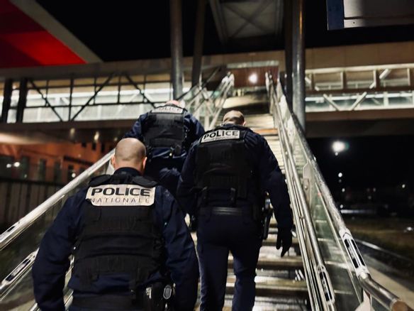 Une valise avec des armes retrouvée à la gare Saint-Lazare de Paris, un homme mis en examen