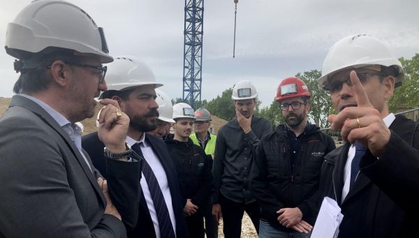 "Répondre à la crise du logement" : à Coudoux, le ministre Guillaume Kasbarian visite l'écoquartier la Plantade