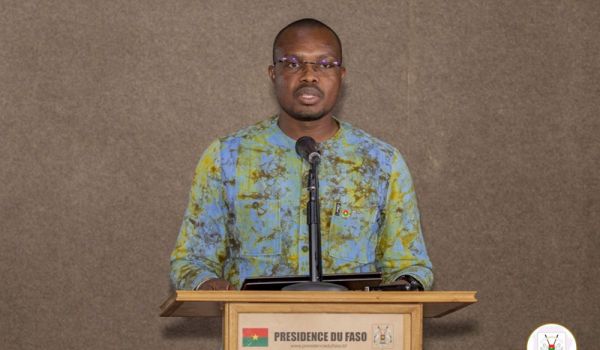 Burkina Faso : Suspension de médias étrangers suite à des accusations contre l’armée