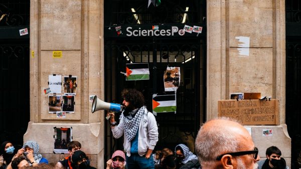 PODCAST. "Free Palestine" dans des universités françaises, pas de réseaux sociaux avant 15 ans et le retour de Mike Tyson : ça dit quoi ce 30 avril ?