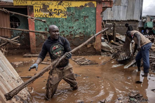 Inondations au Kenya : « J'ai vu des vagues arriver, plus hautes qu'un camion »