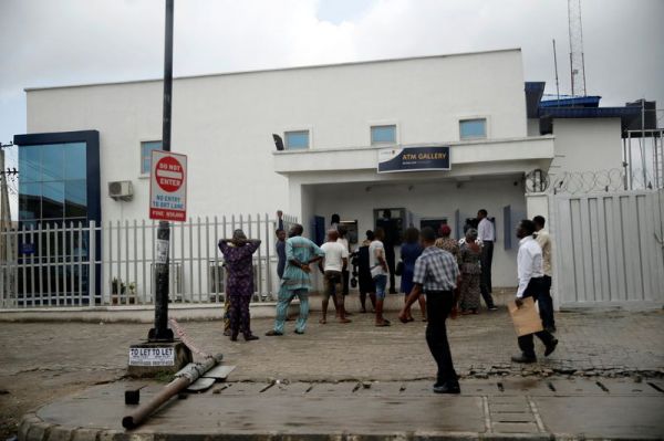 Le Nigeria annonce une augmentation de salaire de 35% pour les employés du gouvernement