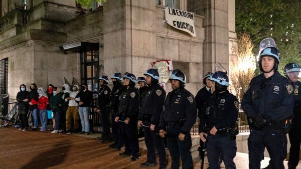 Guerre à Gaza : la police de New York déloge les manifestants propalestiniens de l'université Columbia