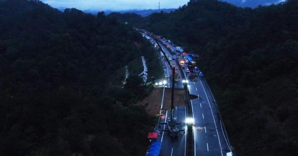 L'effondrement d'une autoroute en Chine fait 48 morts