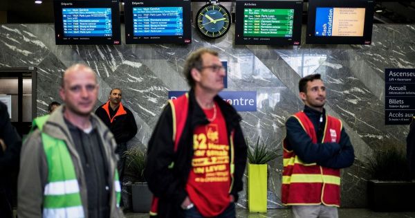 Paris 2024 : ces syndicats qui agitent la menace d'une grève avant les JO