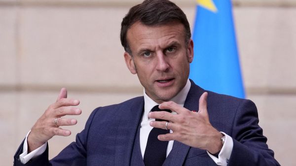 Guerre en Ukraine : Emmanuel Macron évoque de nouveau la possibilité d'envoyer des troupes, si l'armée russe devait "aller percer des lignes de front"