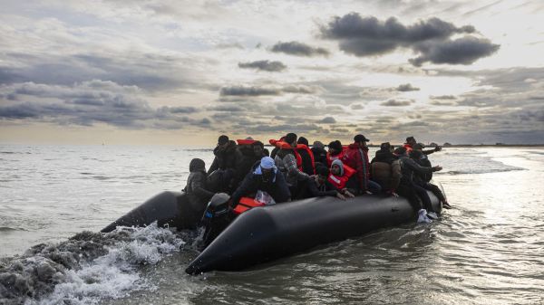 Plus de 700 migrants ont traversé la Manche en une seule journée, un record cette année