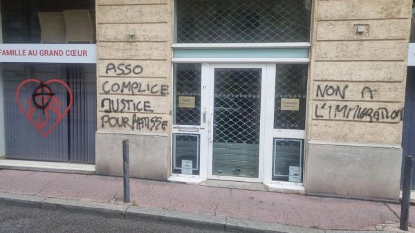 Montpellier : des tags d'extrême droite découverts sur la devanture d'une association d'aide aux migrants LGBT