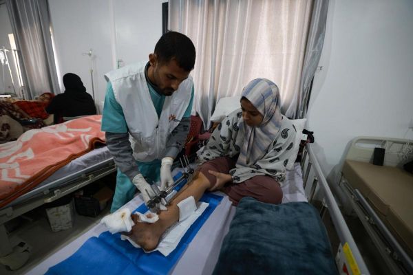 Guerre à Gaza : « Empêcher cette aide d'entrer, c'est achever de détruire le système de santé »