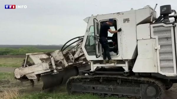 DOCUMENT LCI - Guerre en Ukraine : l'unité de déminage mécanisée de Kiev à l'épreuve des mines anti-chars | TF1 INFO