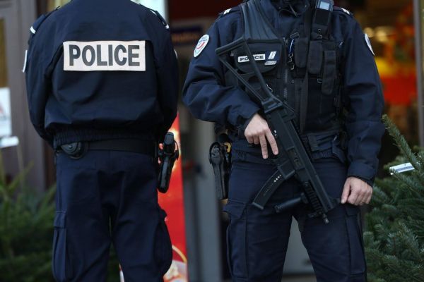 Attaque au couteau dans un lycée de Toulouse: une élève poignardée, un suspect interpellé