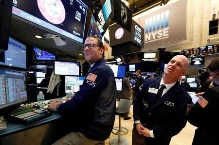 Wall Street termine en hausse, encouragée par la Fed