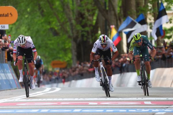 Cyclisme: La 1re étape du Giro pour Narváez, Pogacar se montre déjà