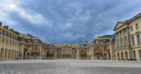 Faits divers. Jet de poudre au château de Versailles: deux militants interpellés