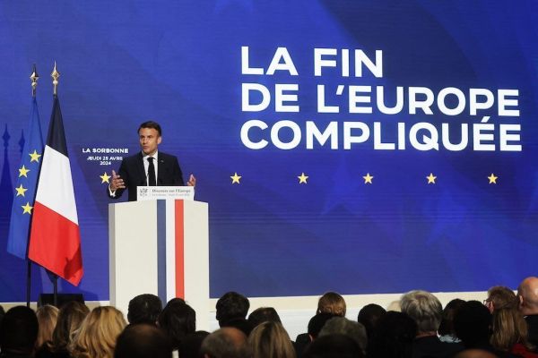 Macron, ce guide spirituel européen... qui veut surtout sauver son camp