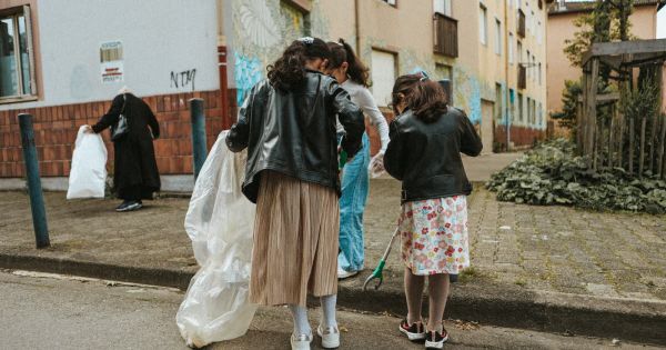La Matinale. Grenoble : ils veulent changer l'image de leur quartier ; Candidat aux élections européennes, Eric Zemmour reçoit un oeuf à Ajaccio ; Jeux olympiques : le marché immobilier [...]
