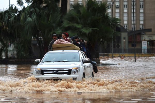 Inondations au Brésil : course contre la montre pour secourir les victimes