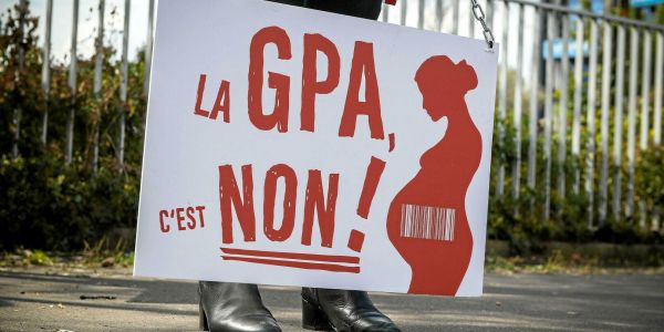 Que dit vraiment la directive européenne associant la GPA à la traite des êtres humains ?