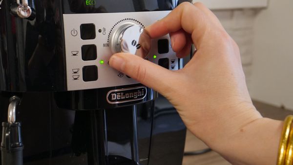 Actualité : Cette cafetière automatique avec broyeur présente le meilleur rapport qualité / prix de notre comparatif
