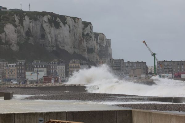 Grandes marées : appel à la vigilance pour l'Ascension sur les côtes de Normandie