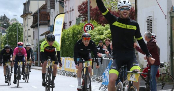 Photos. Cyclisme : Simon Fresse s'impose au sprint sur la Route Verte, tout comme Théo Clément