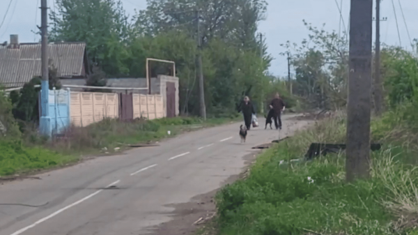 Guerre en Ukraine : à quelques kilomètres de la ligne de front, des villages ukrainiens sont désertés