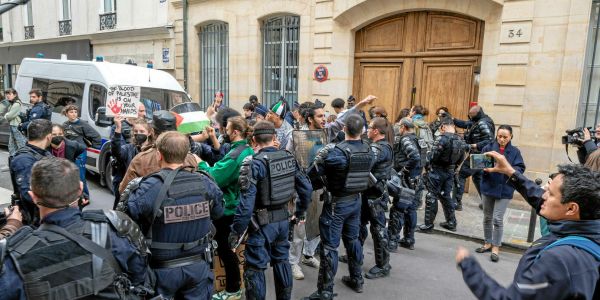 Science Po Paris : la police disperse un nouveau rassemblement d'étudiants pro-Palestine