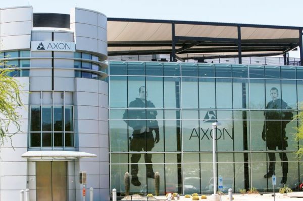 Axon revoit à la hausse ses prévisions de recettes pour l'ensemble de l'année en raison de la forte demande pour ses produits logiciels