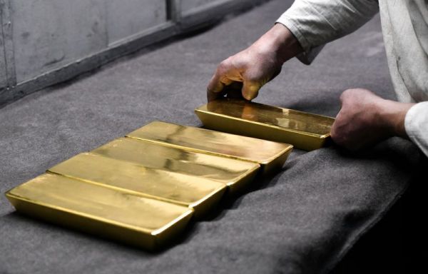 Le prix de l'or en hausse grâce aux paris sur la réduction des taux d'intérêt américains et aux problèmes du Moyen-Orient